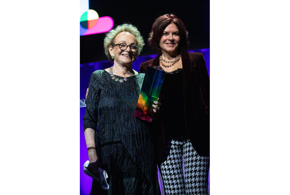 The evening's honoree, Susan Unterberg, accepts the Marian MacDowell Arts Advocacy Award from composer, performer, and 2021 MacDowell Medal winner Rosanne Cash. (Marc Goldberg Photography)