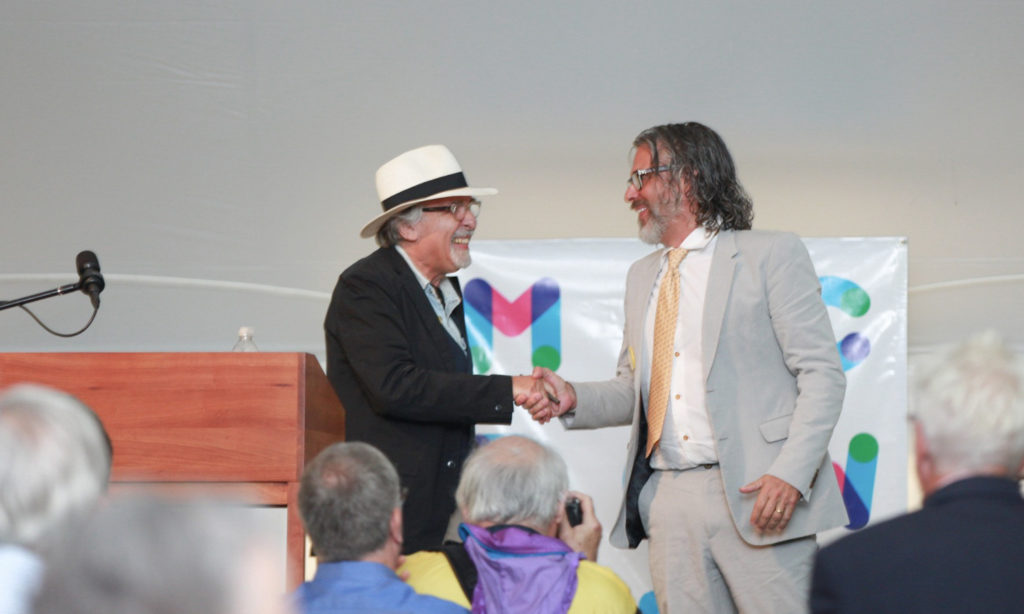 Michael Chabon (right) congratulates Art Spiegelman. (LRM Photography)